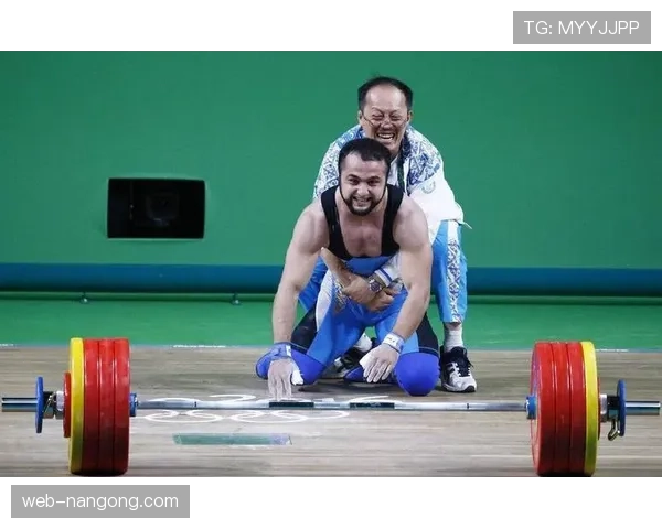 特写:卫冕冠军拉希莫夫训练馆度过33岁生日,目标直指巴黎 特写:卫冕冠军拉希莫夫训练馆度过33岁生日,目标直指巴黎